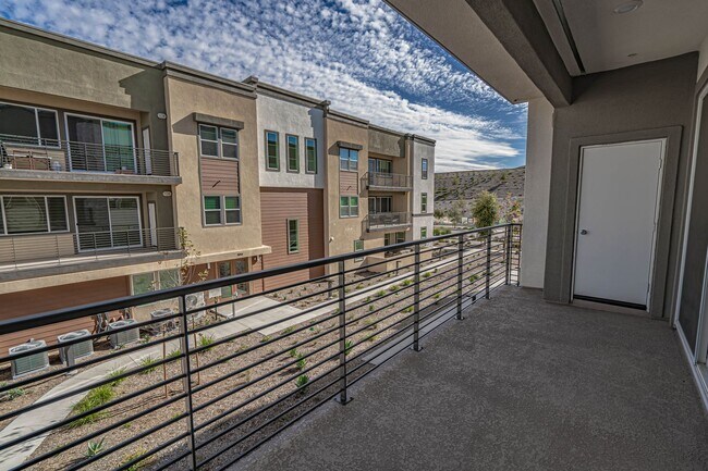 Building Photo - 3-Bedroom Condo with Solar Panels & Commun...