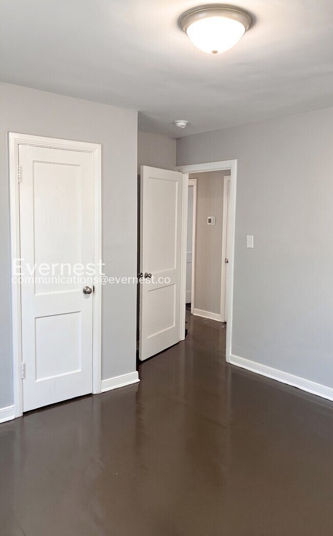 Building Photo - 2 Bed/1 Bath Home with Off-Street Parking / Pet-Friendly / Vouchers Accepted / Available Soon!
