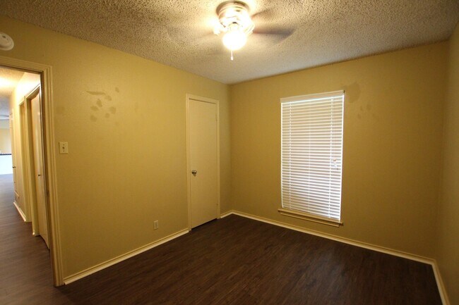 Building Photo - Garrett Duplex 8302/8304