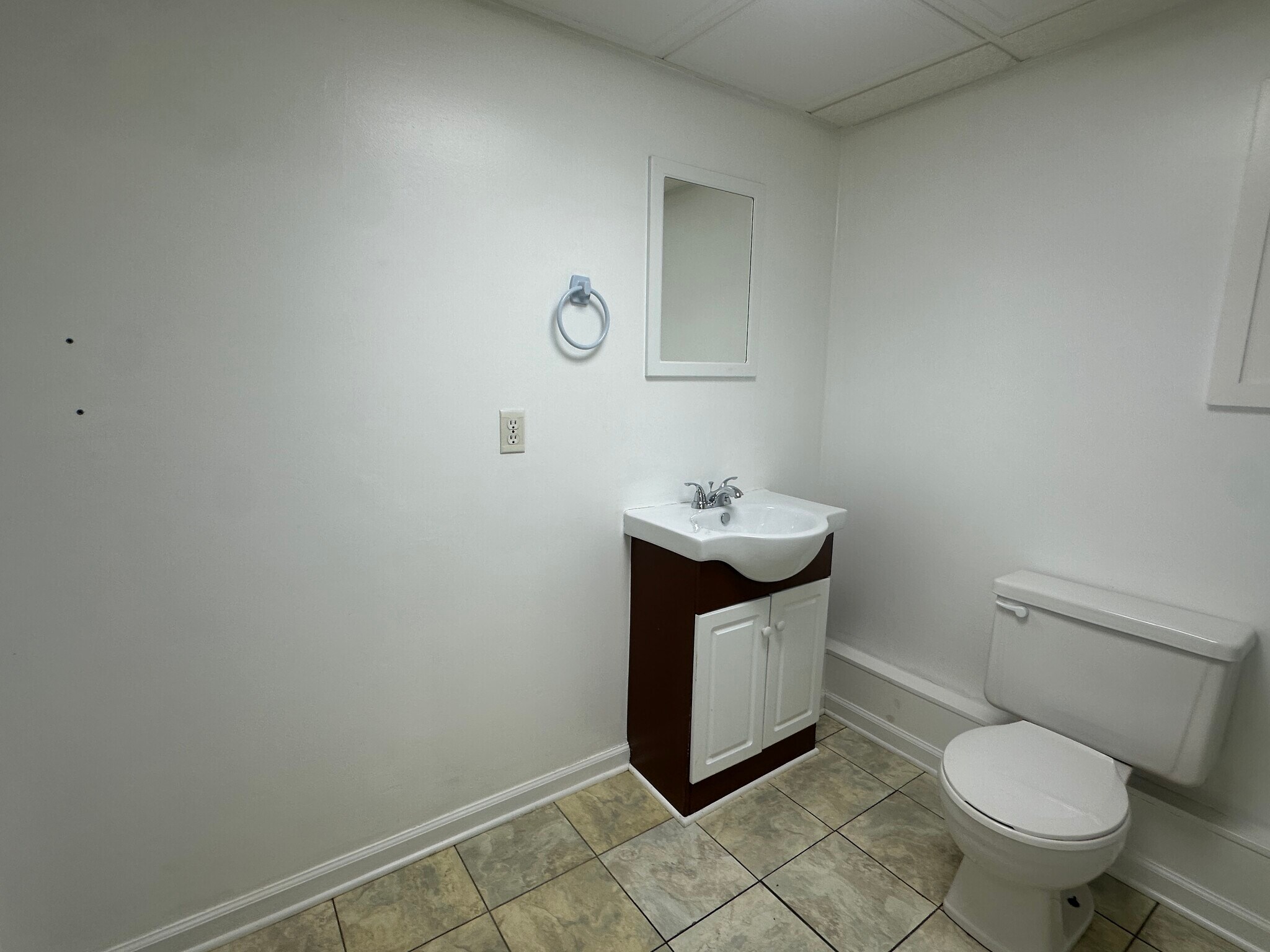 Full Bath w/ Shower - 103 Skyview Dr