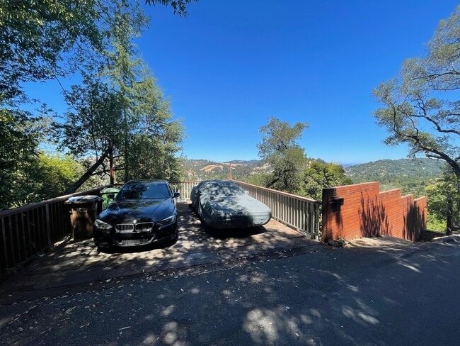 Building Photo - 252 Scenic Ave