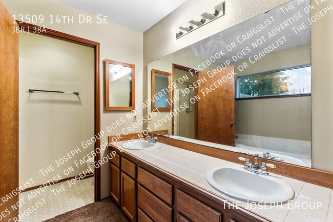 Building Photo - 13509 14th Dr SE