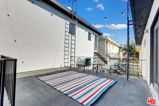 Building Photo - 5722 Woodman Ave