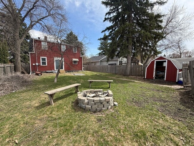 Building Photo - 5BR Home with Fenced Backyard, Firepit & Bonus Space