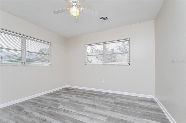 Building Photo - 1139 Cir Dr-