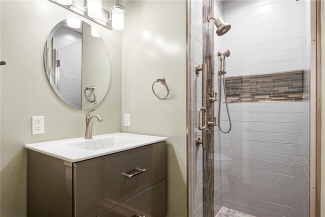 Building Photo - 555 S Water St