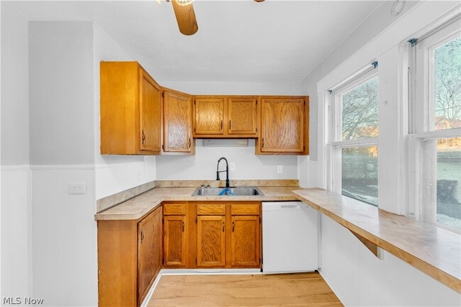 Building Photo - 1145 E 167th St