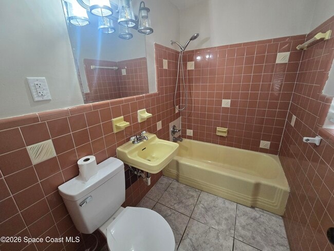 Building Photo - 39 E Azalea Cir