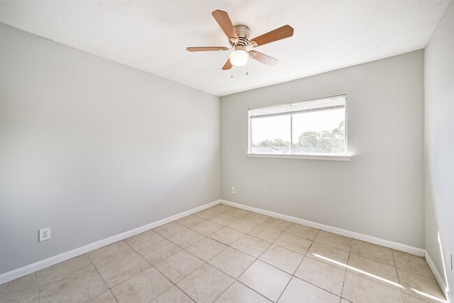 Building Photo - 7059 Chasewood Dr