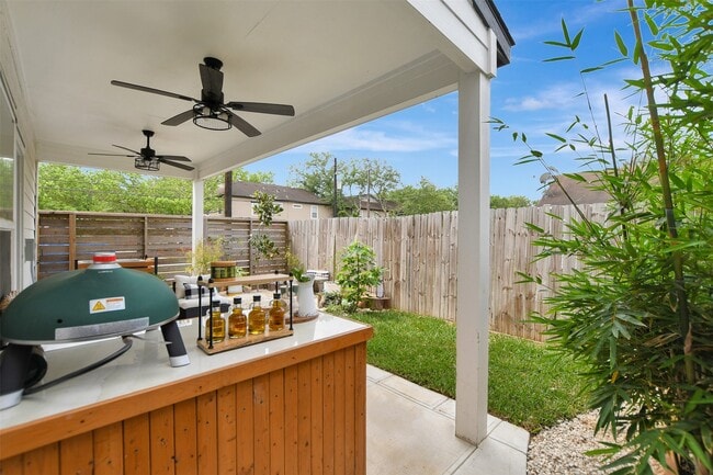 Building Photo - 1106 Paul Quinn St