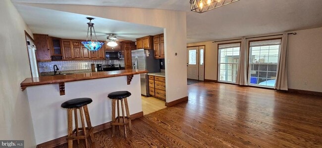 Building Photo - 9004 Flicker Pl