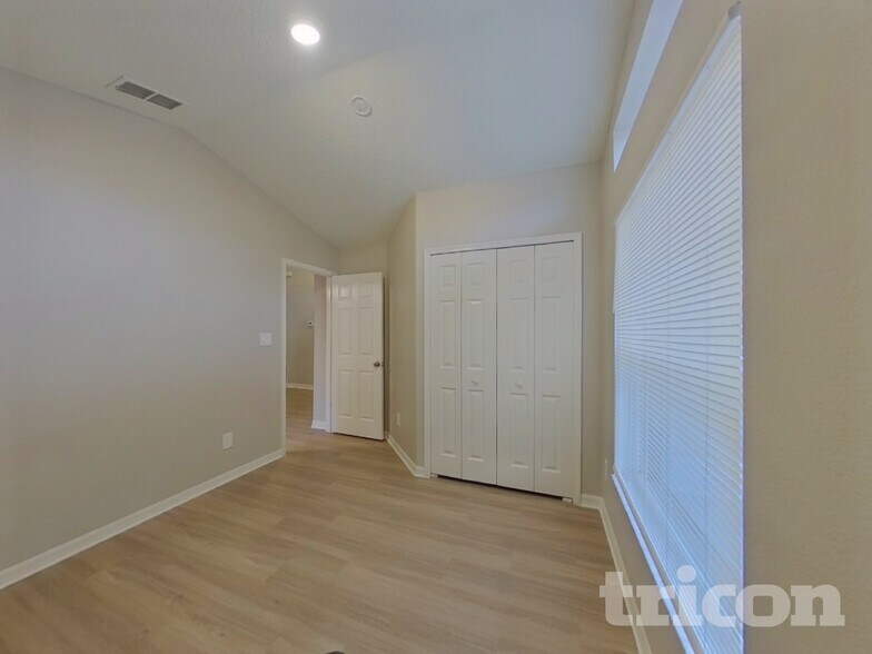 Building Photo - 1067 Stoneham Dr