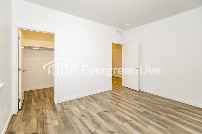 Building Photo - 308 Ravello St