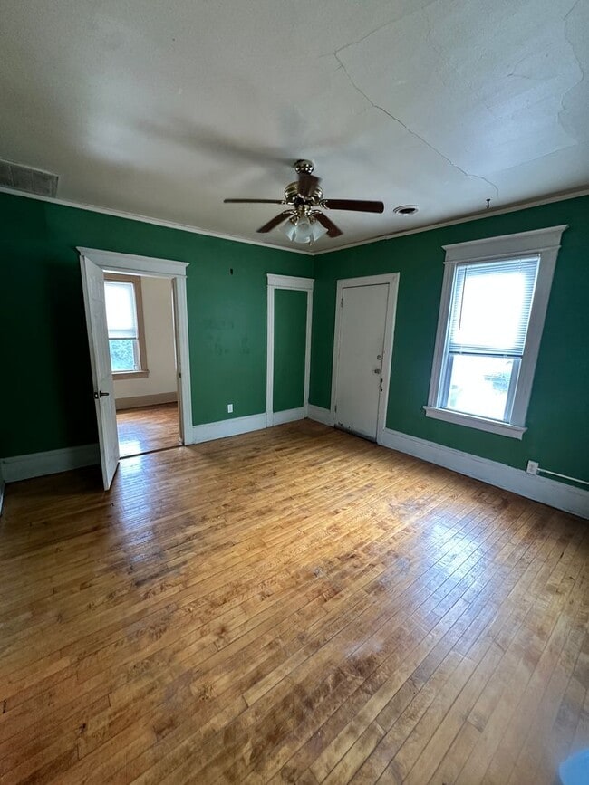 Building Photo - ? Steps from Brady St! Bright 2BR with FREE Laundry & Pet-Friendly Living