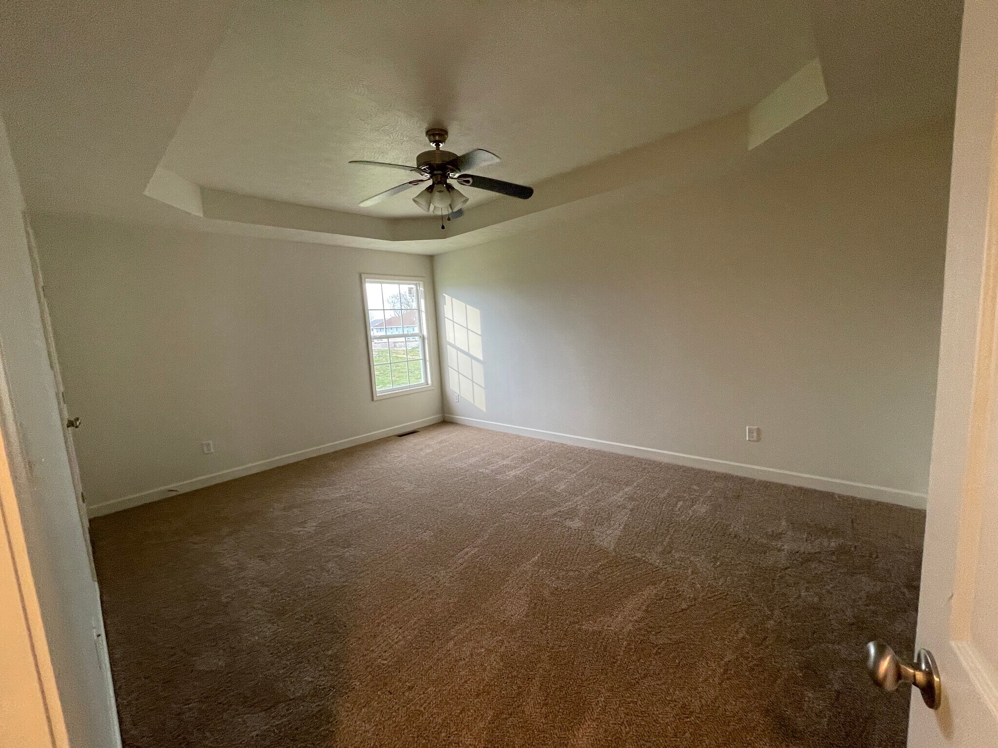 Building Photo - 717 Village Creek Dr