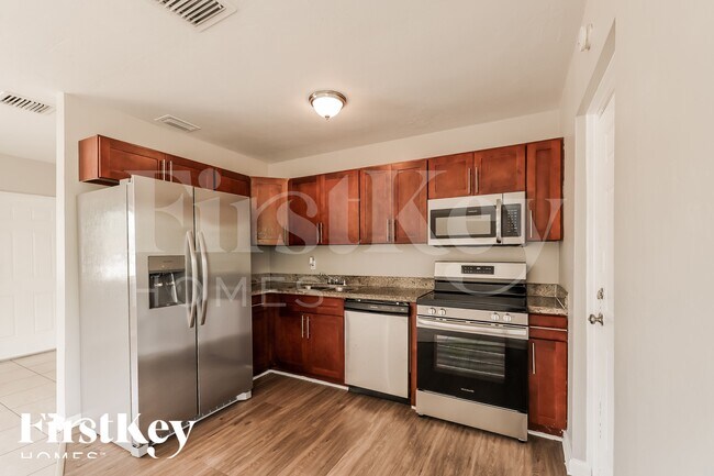 Building Photo - 1236 NW 18th St