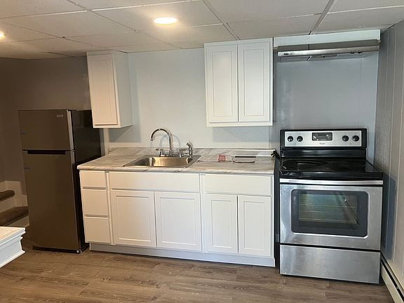 Building Photo - Home is completely renovated