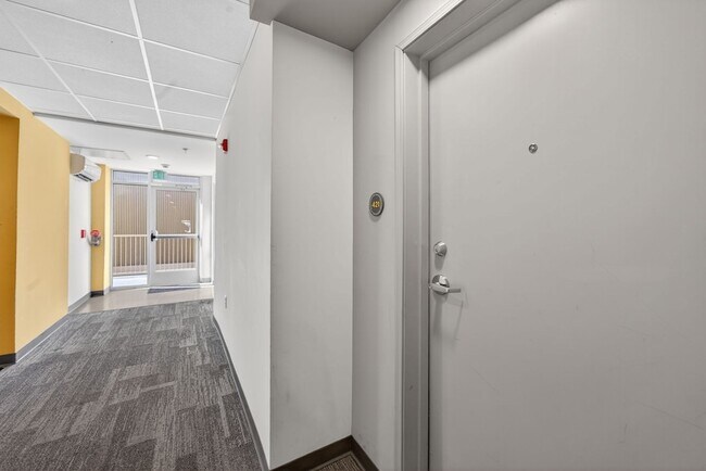 Building Photo - 400 Herron Dr