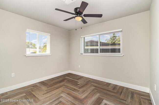 Building Photo - 175 Melaleuca Dr