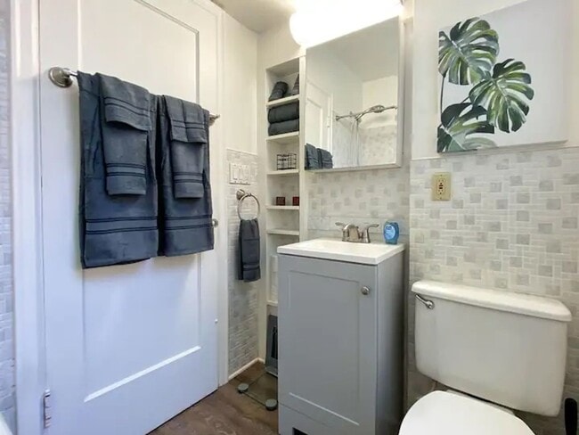 Building Photo - 2 Bed, 1 Bath in the Irvington Neighborhood!