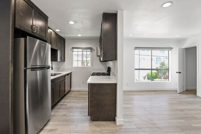 UNIT 8 available on 10/10/25 - 900 College St.