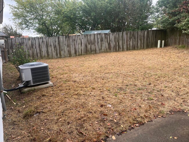 Building Photo - 13900 Ridgecrest Dr