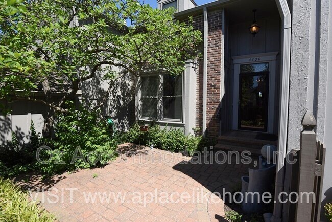 Building Photo - 4300 W 111th Terrace