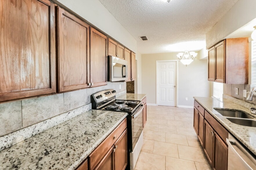 Building Photo - 1830 E Kirnwood Dr