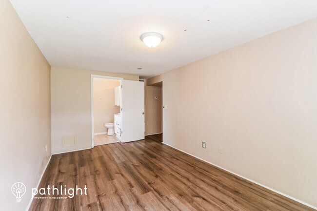 Building Photo - 1718 Sunset Pl