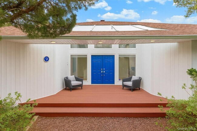 Building Photo - 9 The Registry