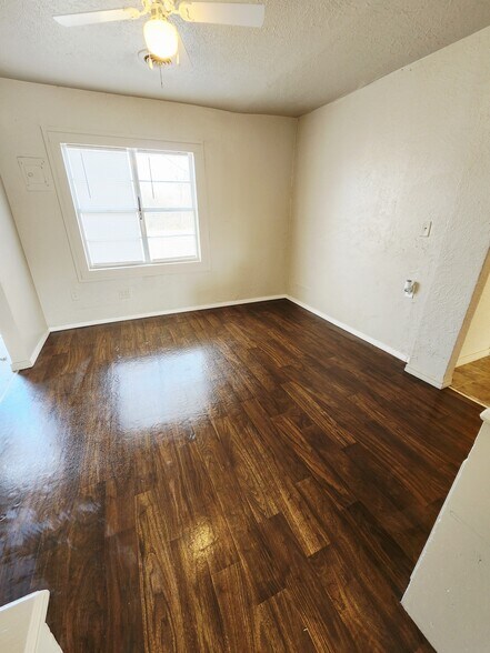 Building Photo - 1607 NW Smith Ave