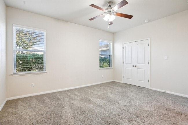 Building Photo - 174 Friendship Oak Dr