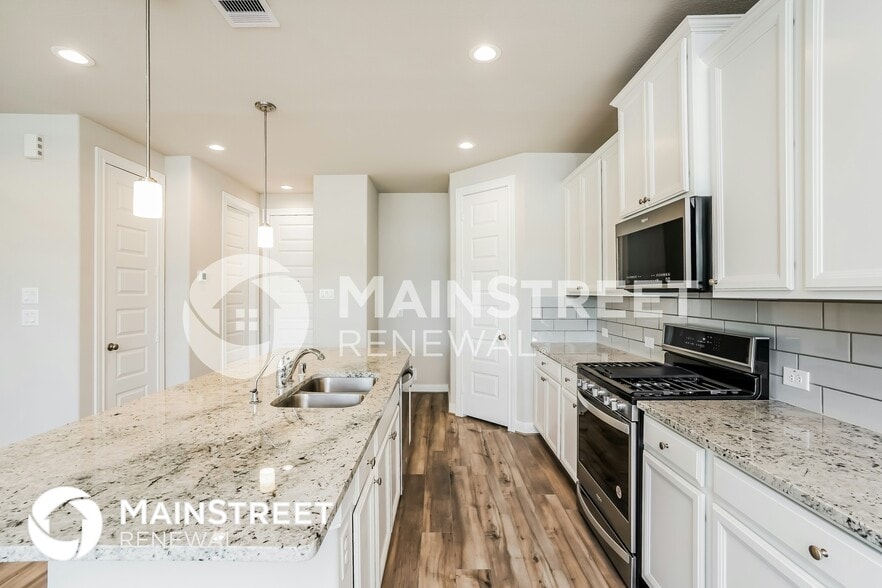 Building Photo - 9826 Rugged Oaks Dr