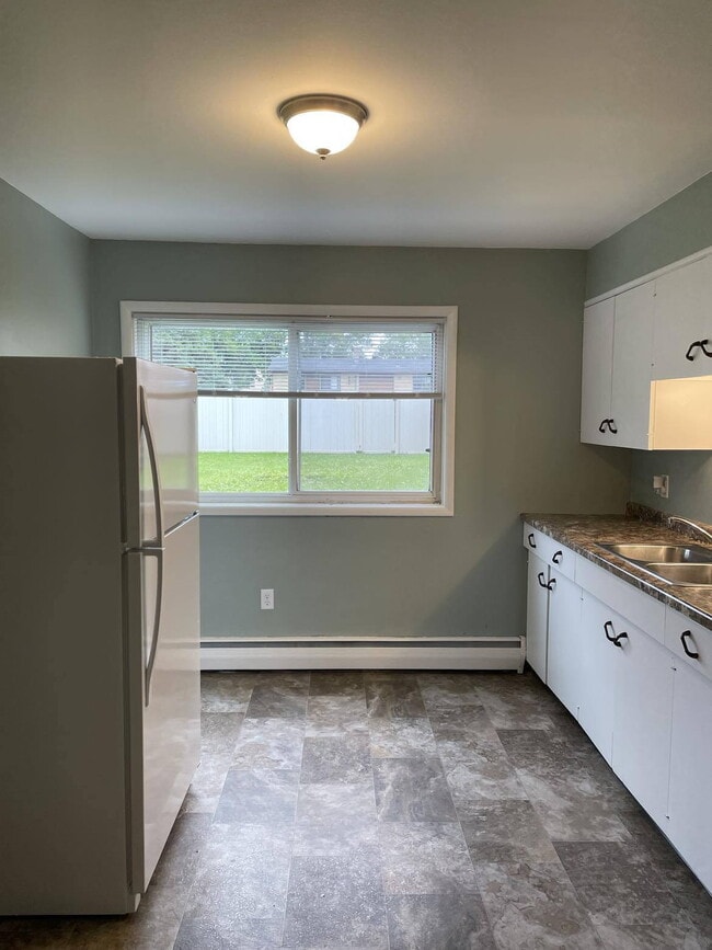 Building Photo - This adorable & newly remodeled 2 bed/1 ba...