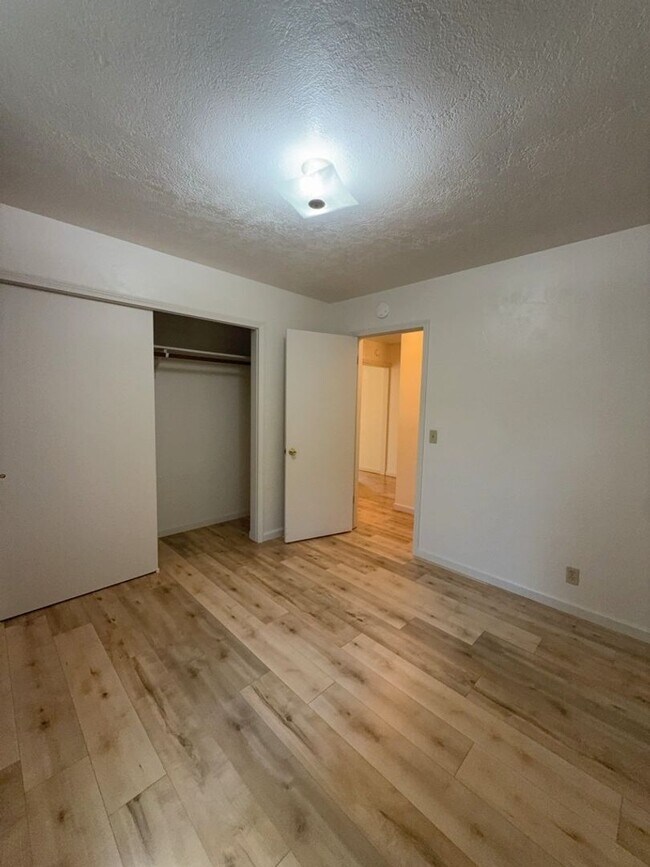 Building Photo - 615 Beverly Way