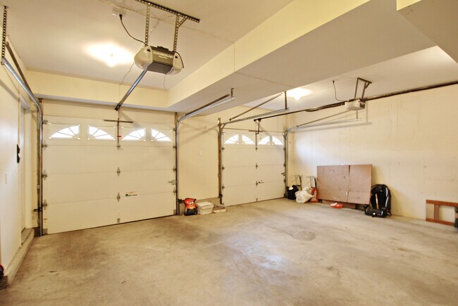 Building Photo - 638 Hope St