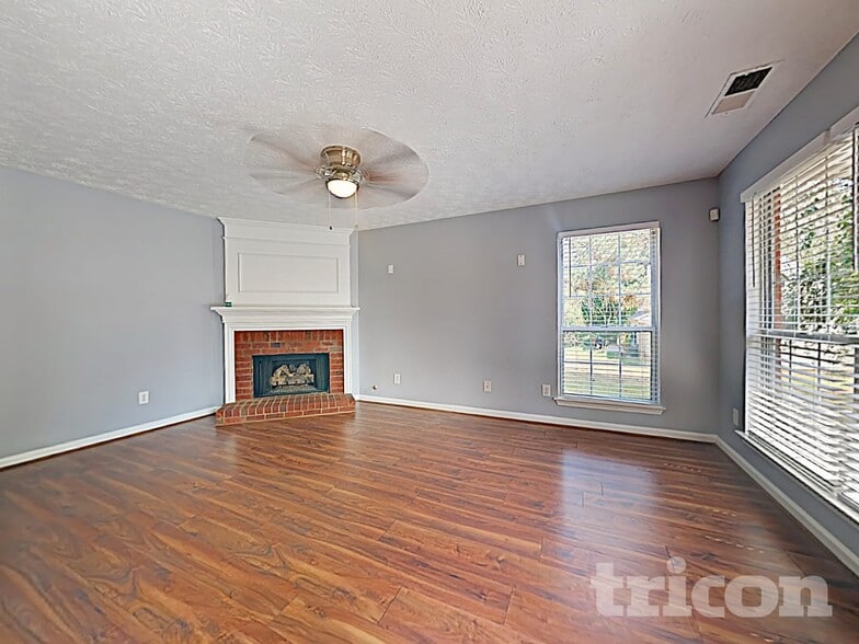 Building Photo - 9870 Rivercliff Ln