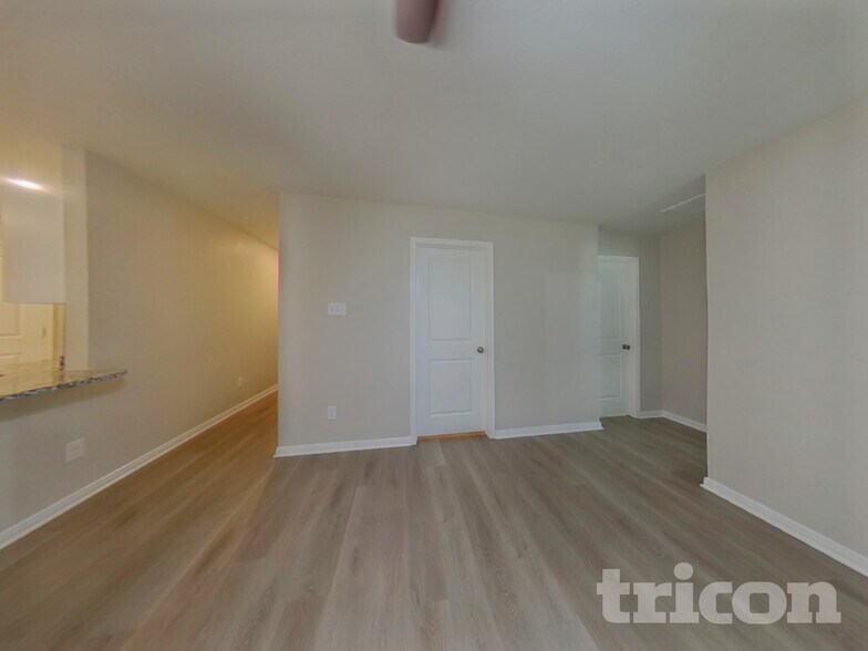 Building Photo - 10122 Cerritos dr