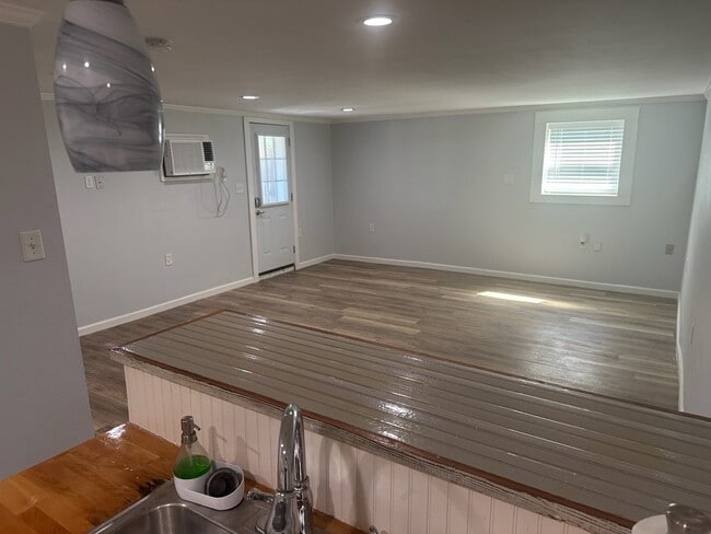 Building Photo - 2009 30th St