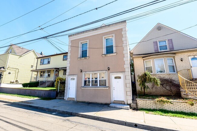 Building Photo - 82 Pacific Ave