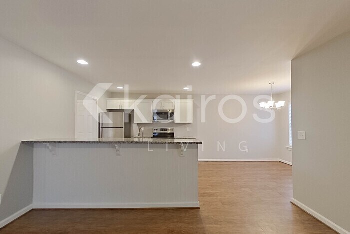 Building Photo - 922 12th Ln