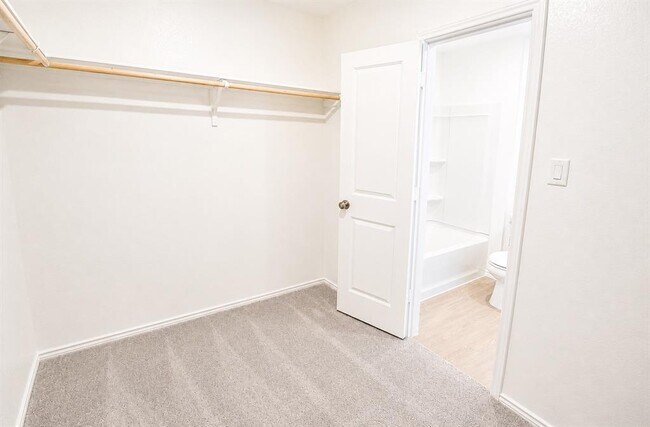 Building Photo - 397 Keefer