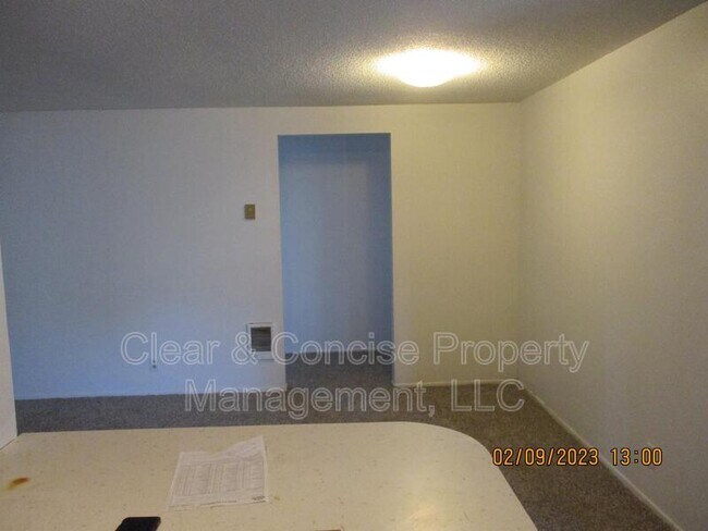 Building Photo - 1337 Laura St