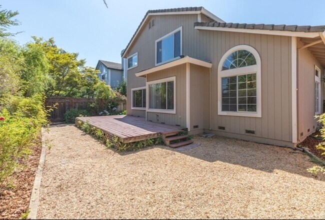 Building Photo - Solar - Huge Savings - 4 Bedrooms - 3 Bath...