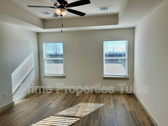 Building Photo - 13507 S 95th E Ave