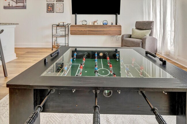 Building Photo - 2506 N Rocky Point Dr