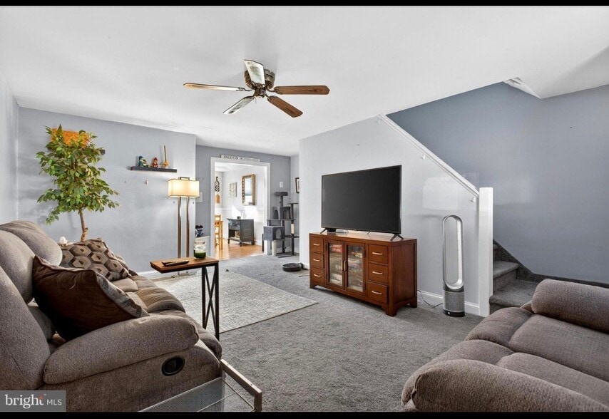 Building Photo - 304 Pine St