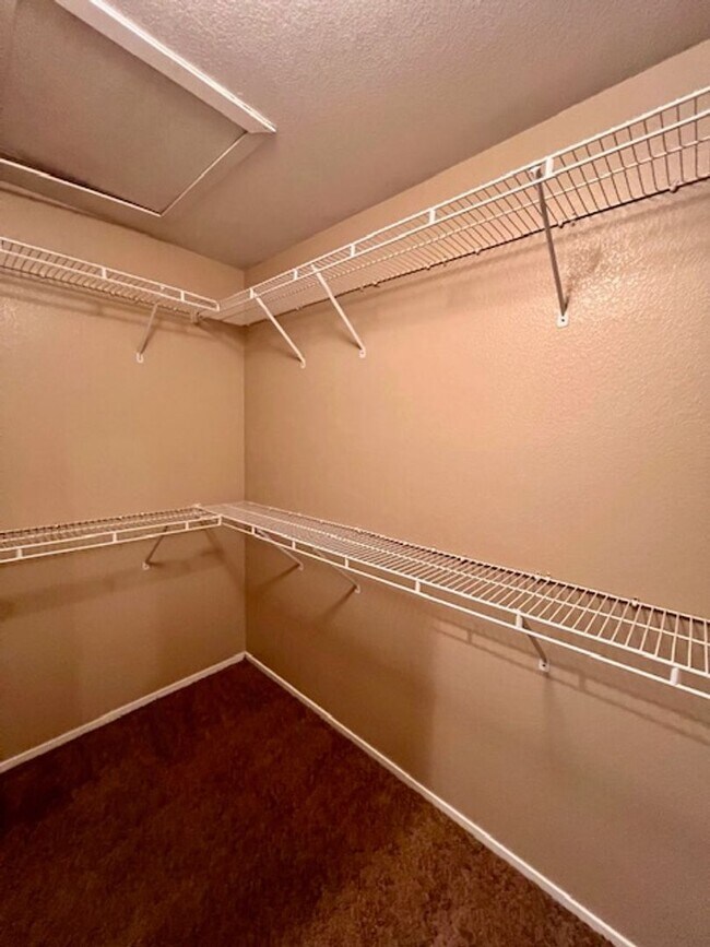 Building Photo - Cul-de-Sac Gated Community / Gated Communi...