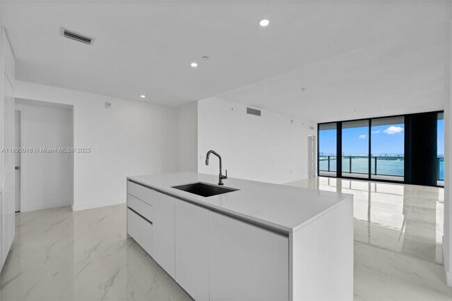 Building Photo - 700 NE 24 # 3707 MIAMI, FL 33137