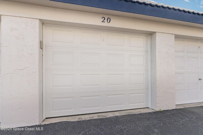 Building Photo - 2150 N Hwy A1A